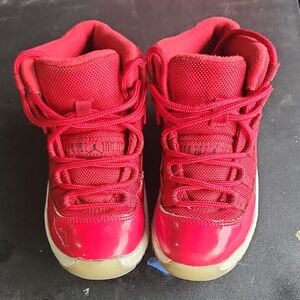 Jordan 11 Red High-Top Sneakers Classic Basketball Style